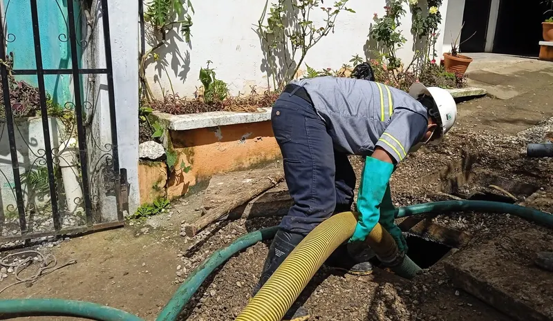 Equipo de extracción para limpieza de fosas sépticas