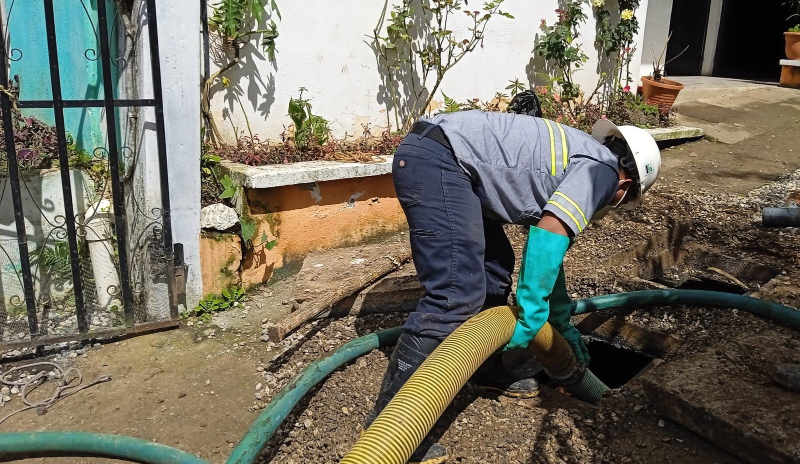 Equipo de extracción para limpieza de fosas sépticas en Puebla